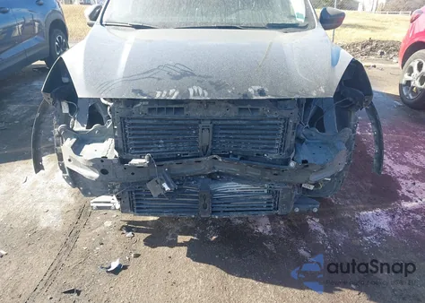 2021 Ford Escape Titanium z USA, uszkodzony, nr VIN 1FMCU9J90MUB23259